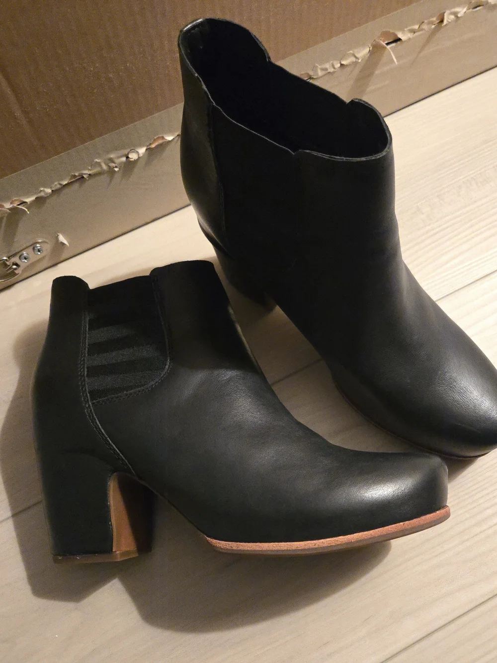 Kork Ease Classic Black Leather Chelsea Boots 11M